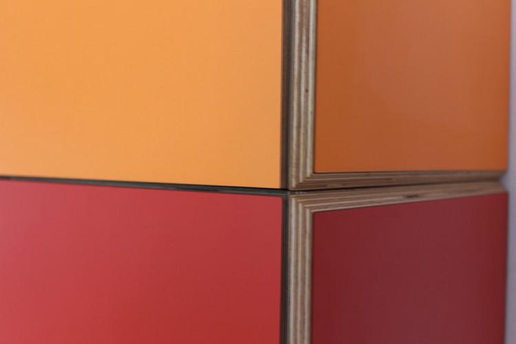 Hängeschrank mit Resopal beschichtet und Ledergriffe