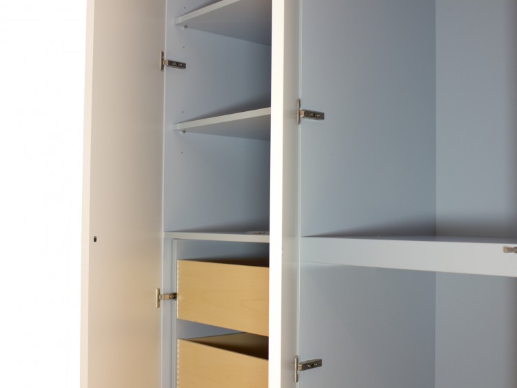 Kleiderschrank in weiß matt, Schubläden in Buche